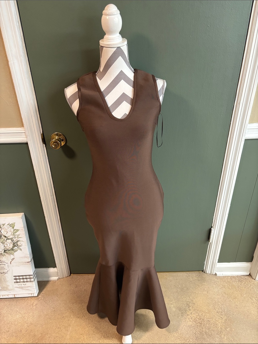 Express Brown Sleeveless Mermaid Hem Maxi Dress